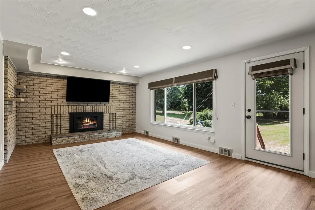 349 Nesbit Lane Rochester Hills City MI 48309