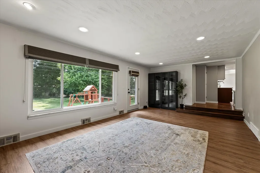 349 Nesbit Lane Rochester Hills City MI 48309