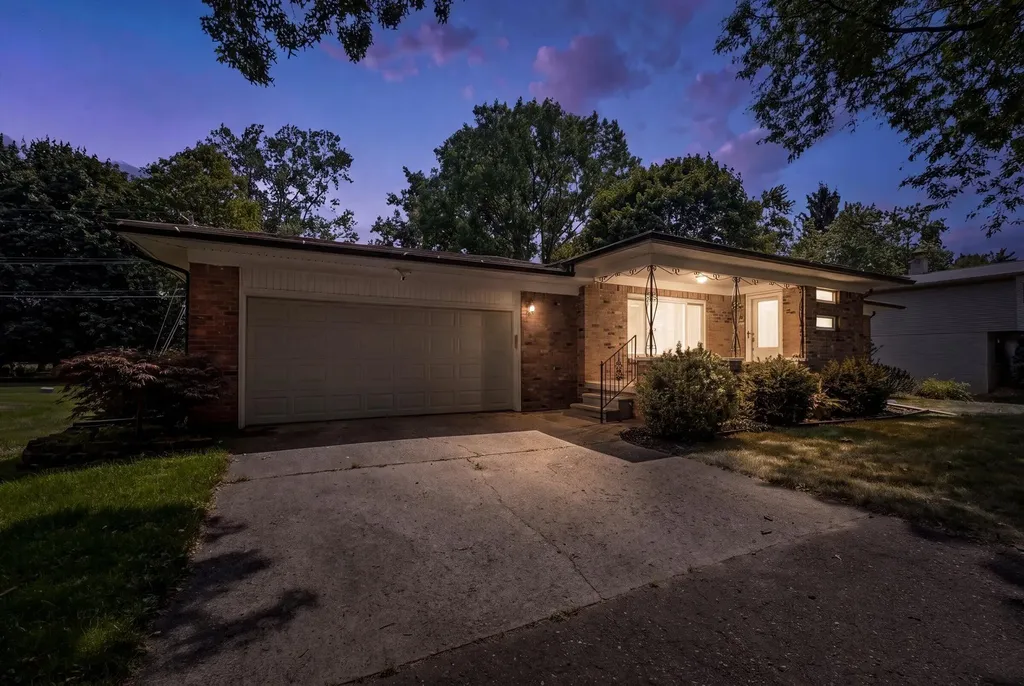 349 Nesbit Lane Rochester Hills City MI 48309