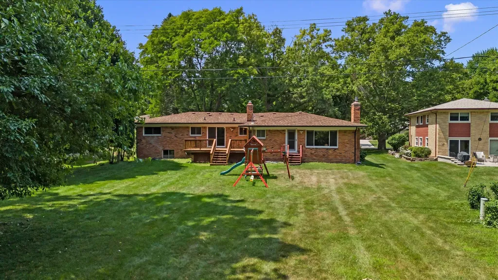 349 Nesbit Lane Rochester Hills City MI 48309