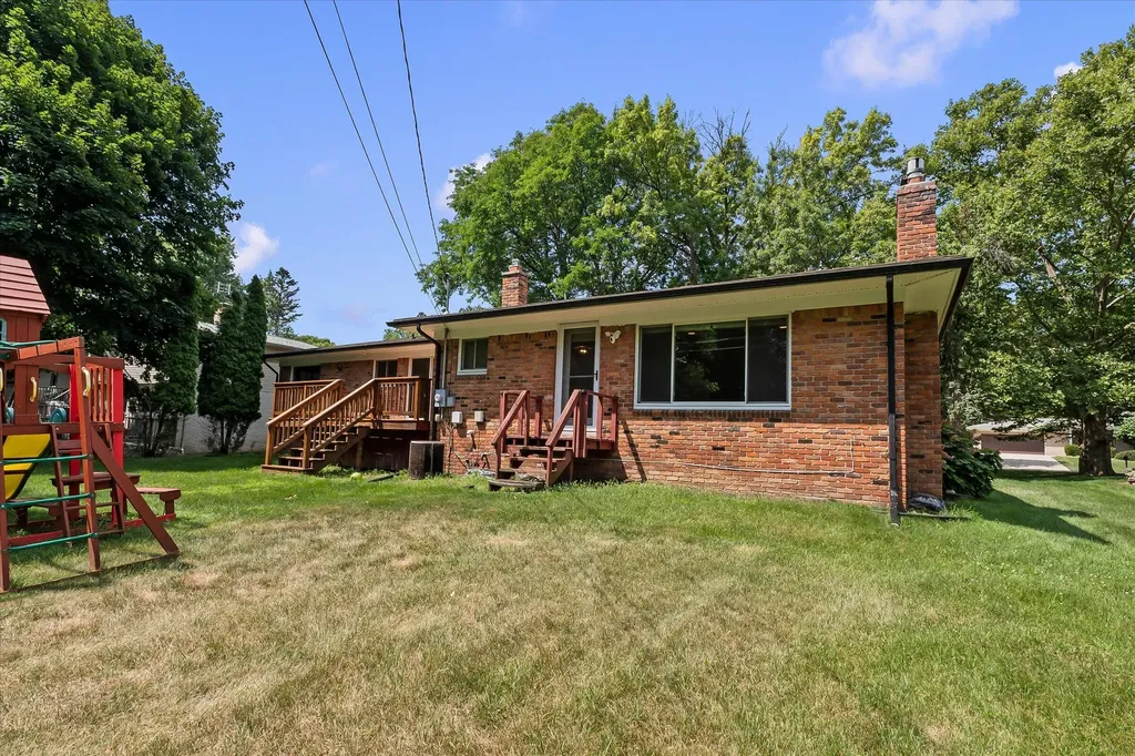 349 Nesbit Lane Rochester Hills City MI 48309
