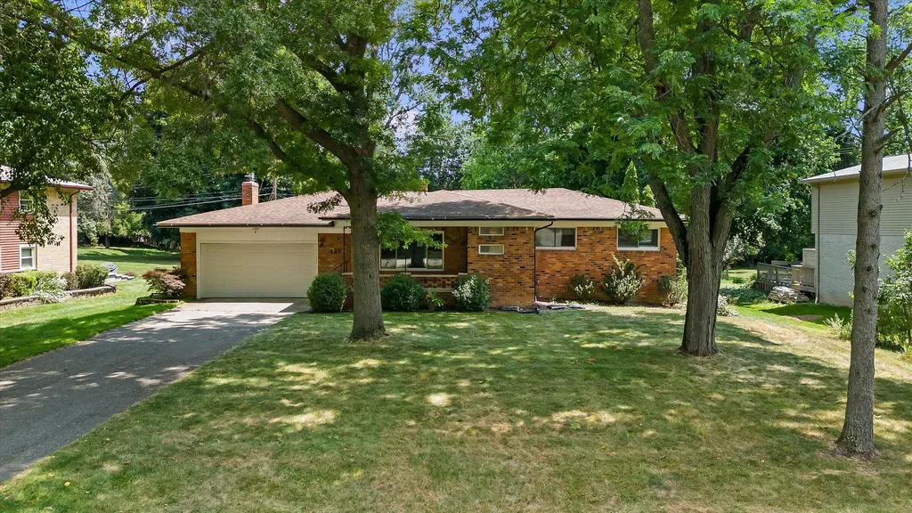 349 Nesbit Lane Rochester Hills City MI 48309
