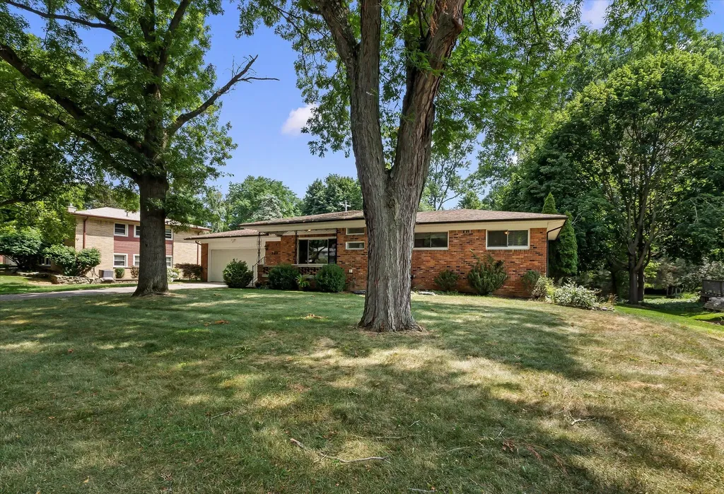 349 Nesbit Lane Rochester Hills City MI 48309