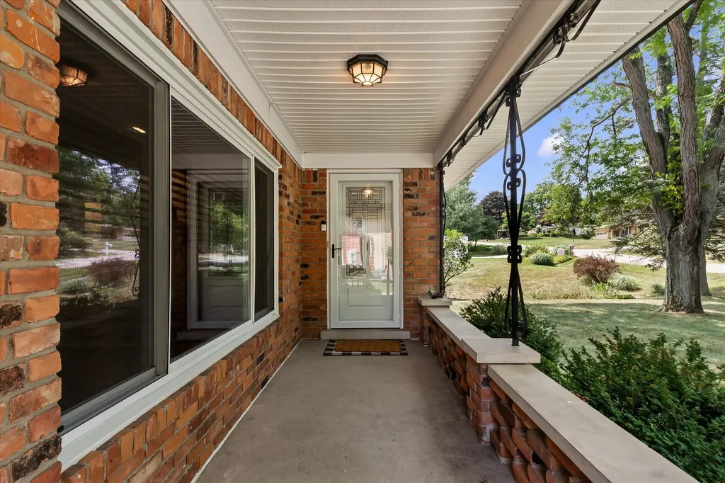 349 Nesbit Lane Rochester Hills City MI 48309