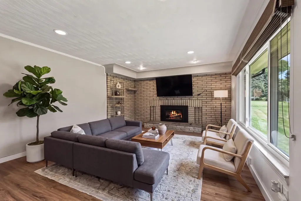 349 Nesbit Lane Rochester Hills City MI 48309