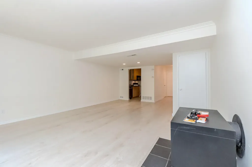 690 Peninsula Court Ann Arbor City MI 48105