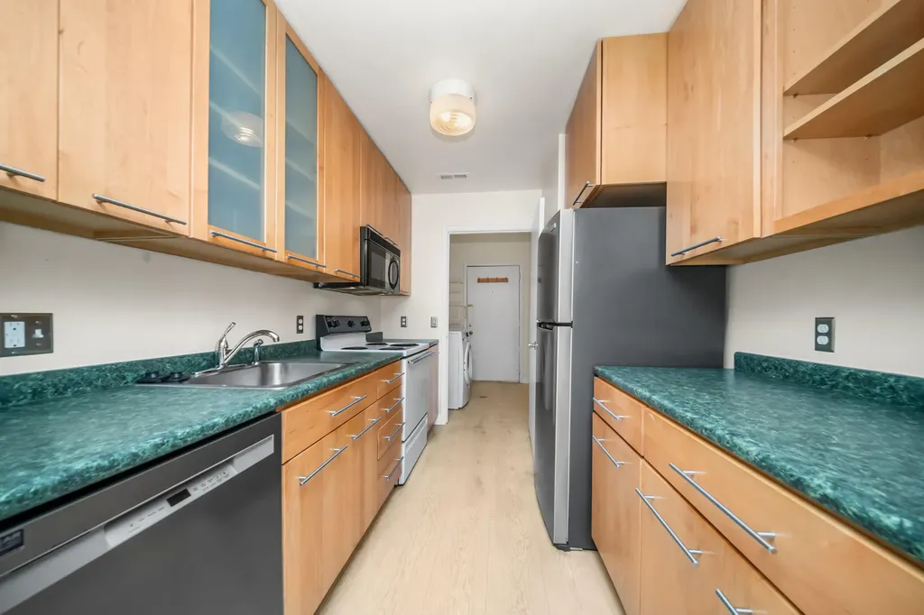 690 Peninsula Court Ann Arbor City MI 48105