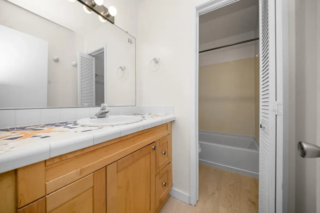 690 Peninsula Court Ann Arbor City MI 48105