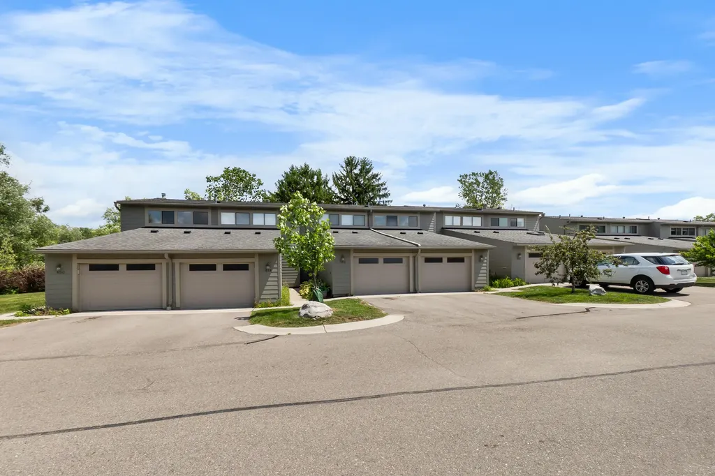 690 Peninsula Court Ann Arbor City MI 48105
