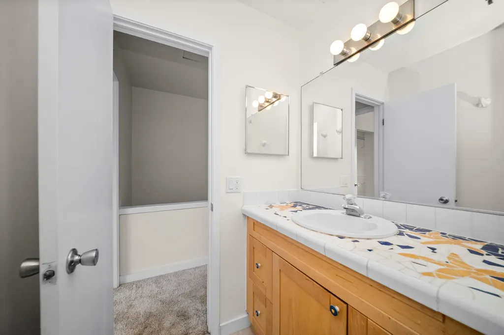 690 Peninsula Court Ann Arbor City MI 48105