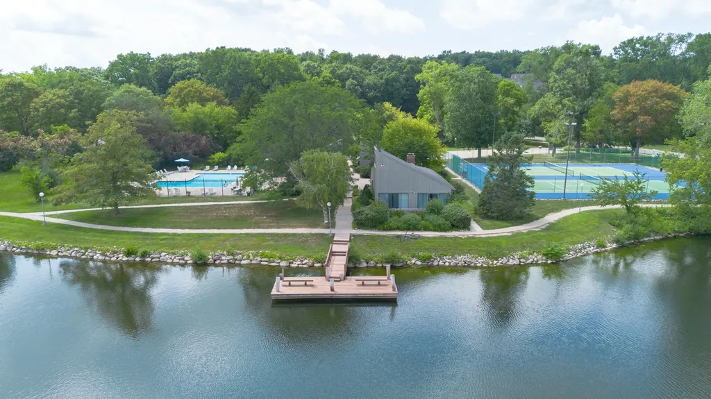 690 Peninsula Court Ann Arbor City MI 48105