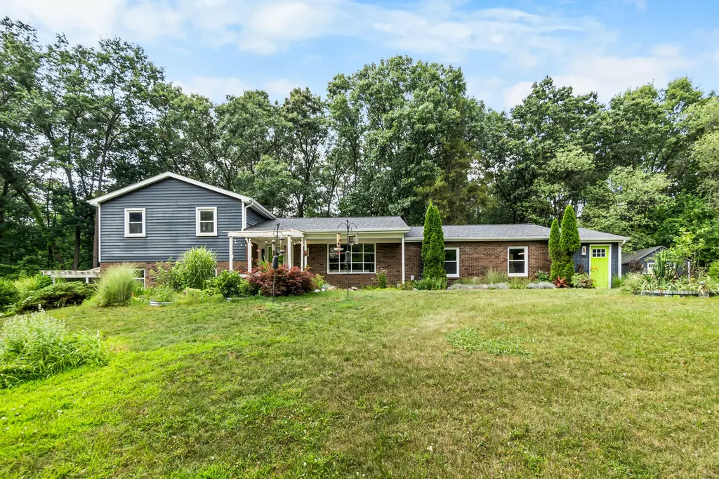 3950 Queen Oaks Drive Chelsea City MI 48118