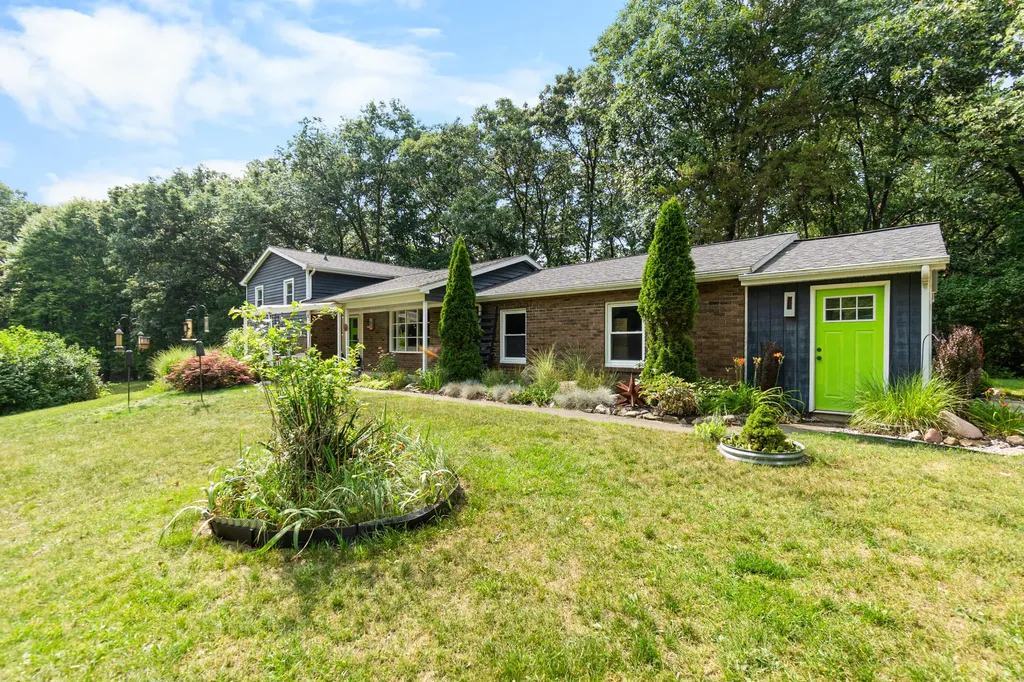3950 Queen Oaks Drive Chelsea City MI 48118
