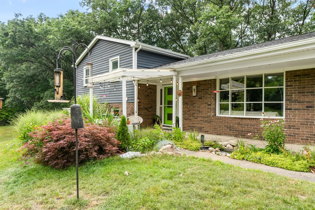 3950 Queen Oaks Drive Chelsea City MI 48118