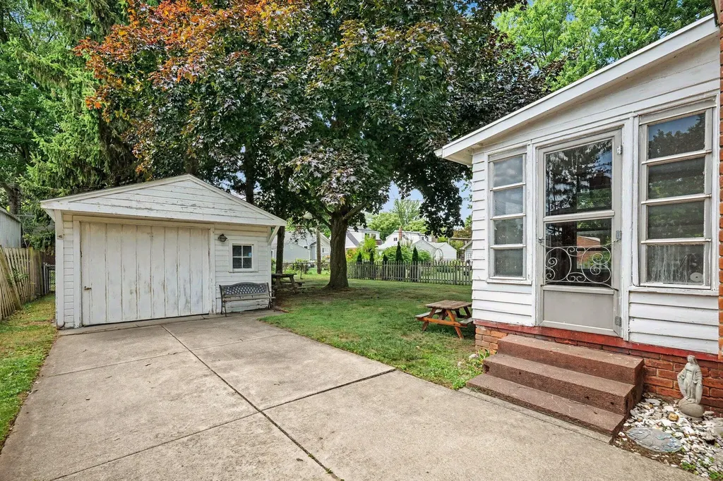 170 Eastman Street Mt. Clemens City MI 48043