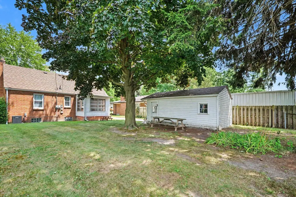170 Eastman Street Mt. Clemens City MI 48043