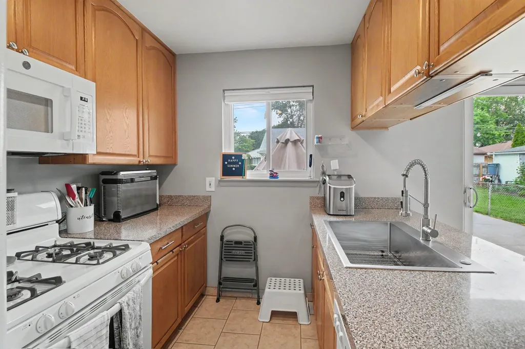29217 Greater Mack Avenue St. Clair Shores City MI 48081