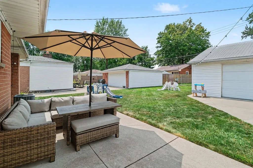 29217 Greater Mack Avenue St. Clair Shores City MI 48081