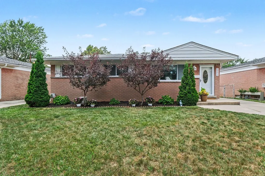 29217 Greater Mack Avenue St. Clair Shores City MI 48081