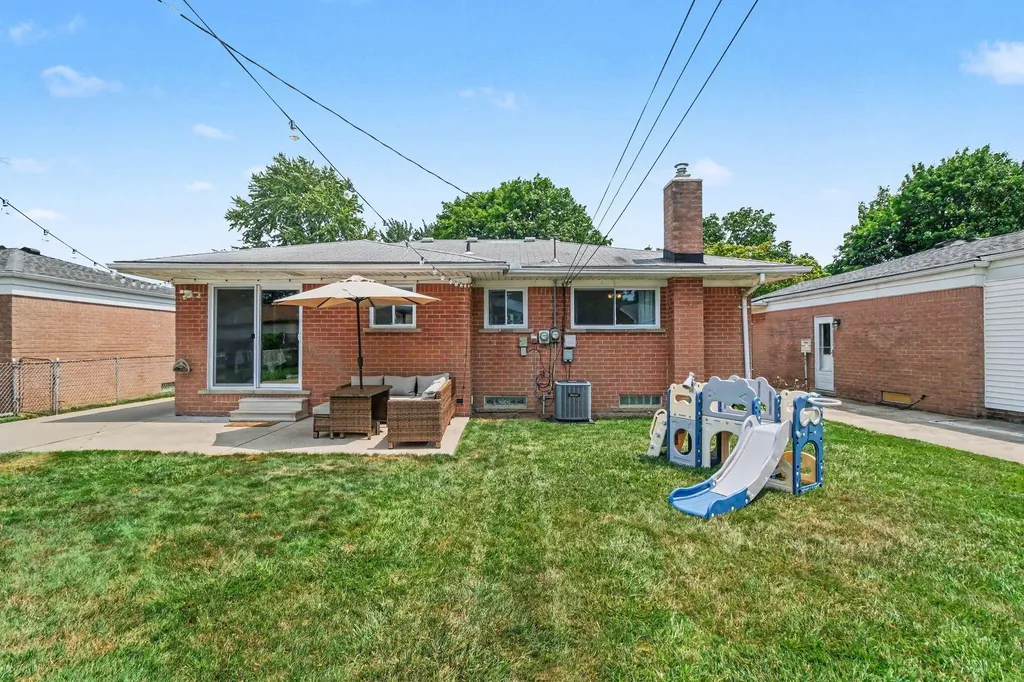 29217 Greater Mack Avenue St. Clair Shores City MI 48081