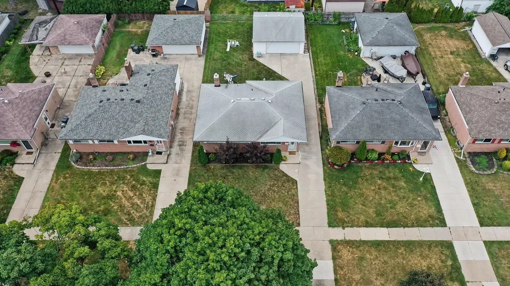 29217 Greater Mack Avenue St. Clair Shores City MI 48081
