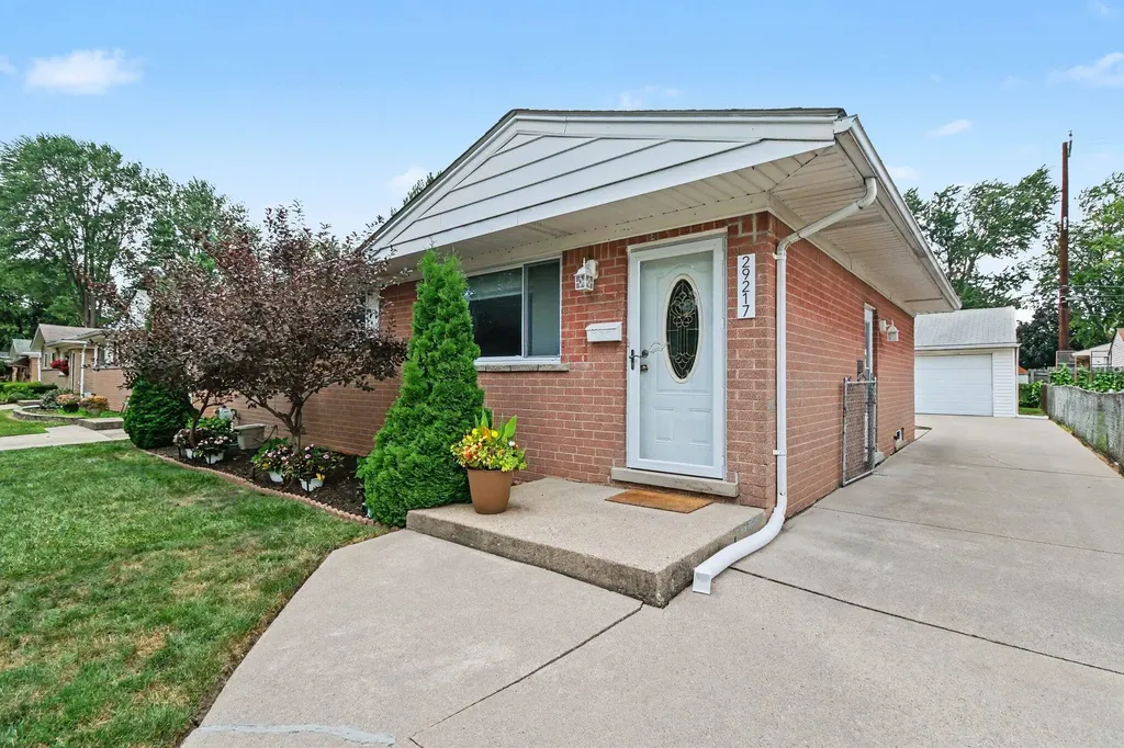 29217 Greater Mack Avenue St. Clair Shores City MI 48081