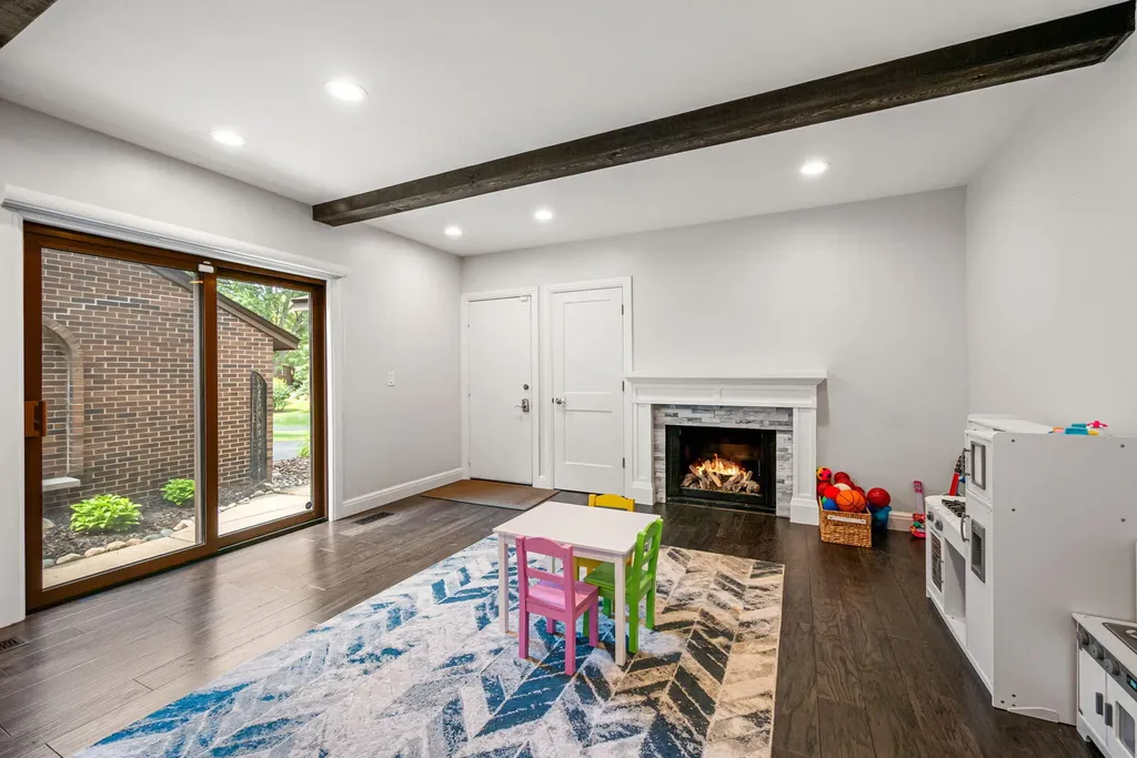 2217 Rhine Road Bloomfield Charter Township MI 48323