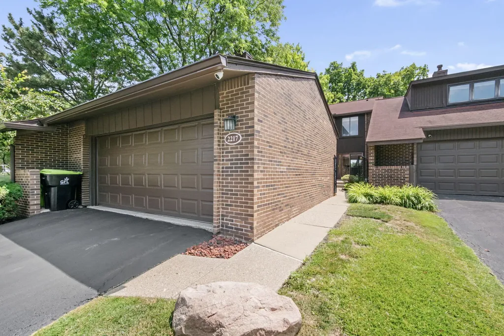 2217 Rhine Road Bloomfield Charter Township MI 48323