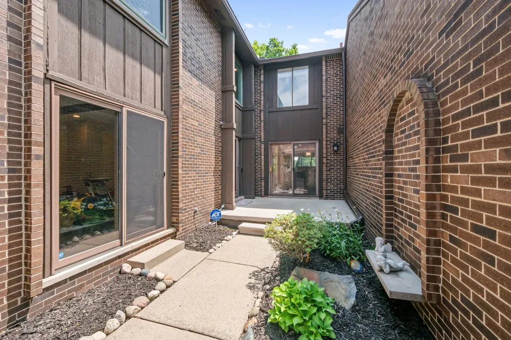 2217 Rhine Road Bloomfield Charter Township MI 48323