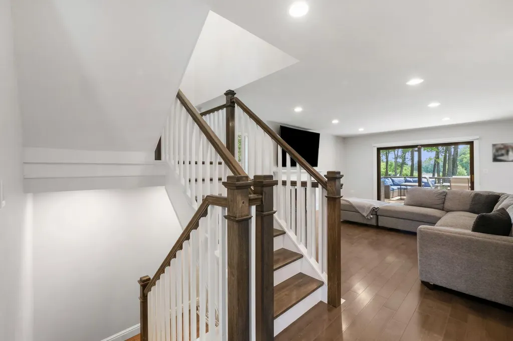 2217 Rhine Road Bloomfield Charter Township MI 48323