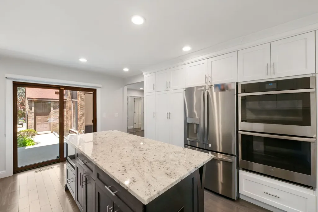 2217 Rhine Road Bloomfield Charter Township MI 48323