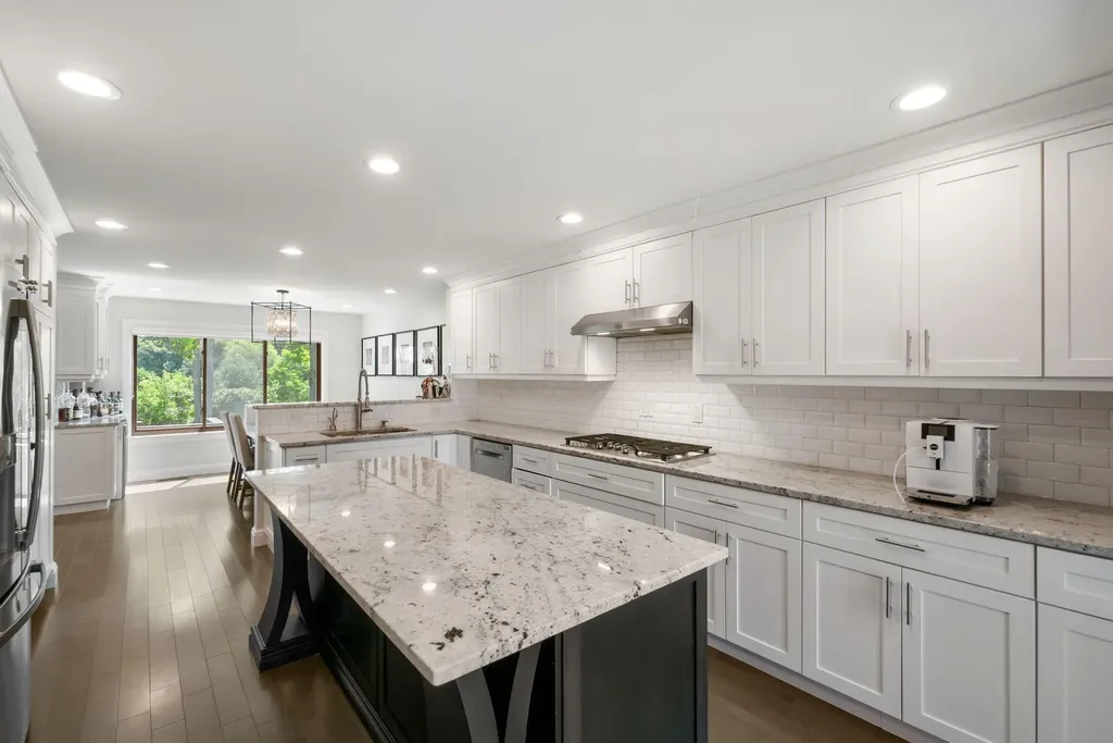2217 Rhine Road Bloomfield Charter Township MI 48323
