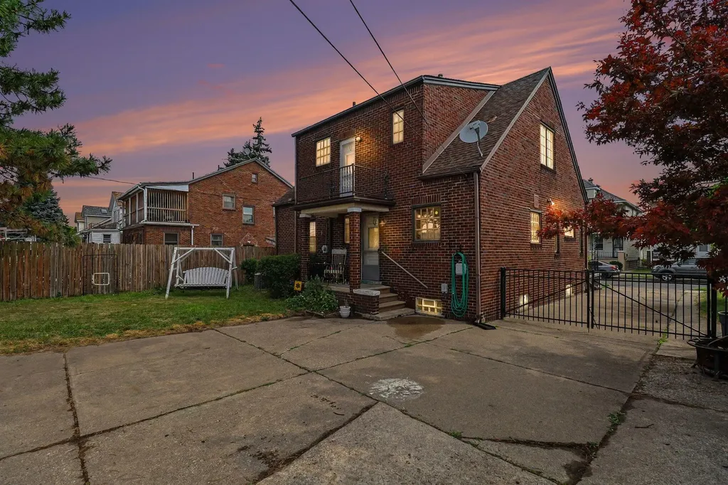 11651 Gallagher Street Hamtramck City MI 48212