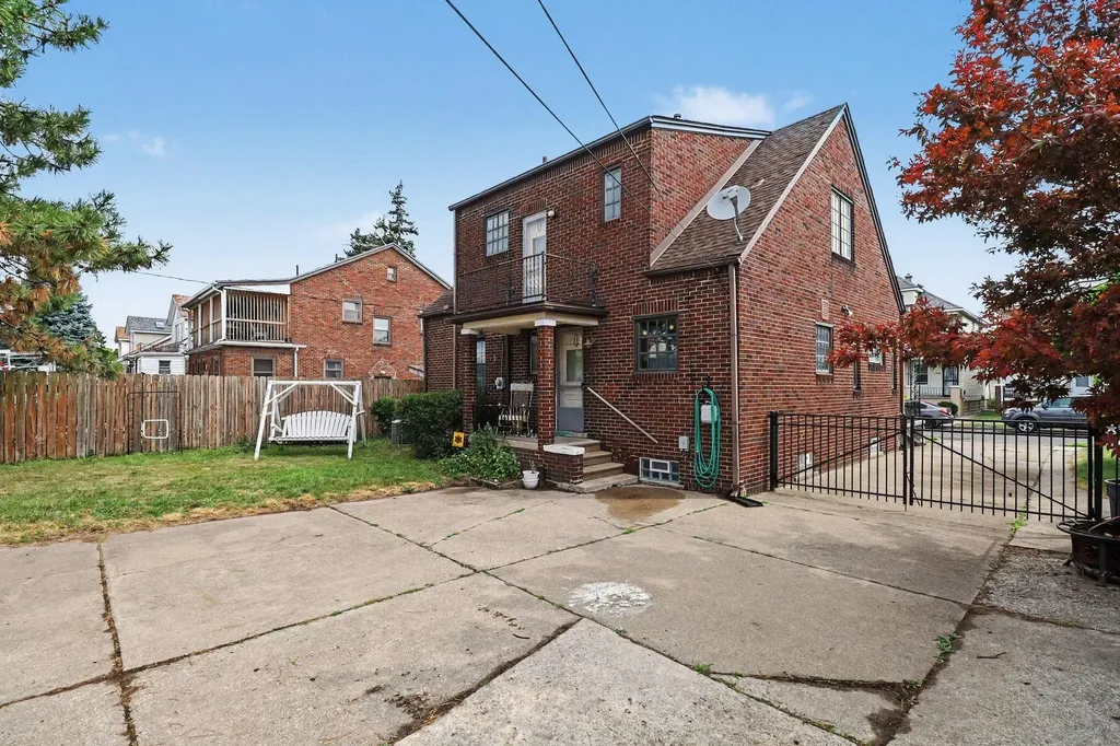 11651 Gallagher Street Hamtramck City MI 48212