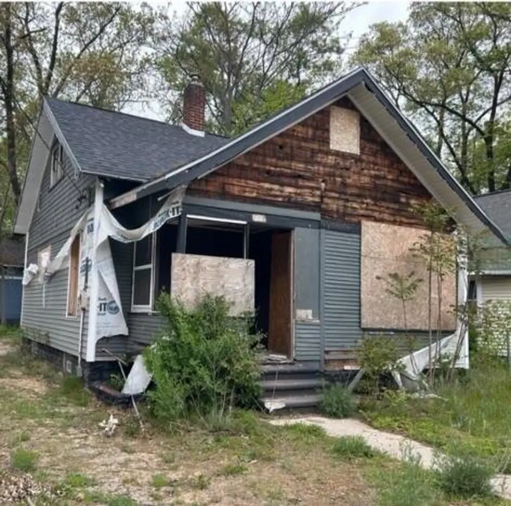 56 E Lincoln Avenue Muskegon Heights City MI 49444