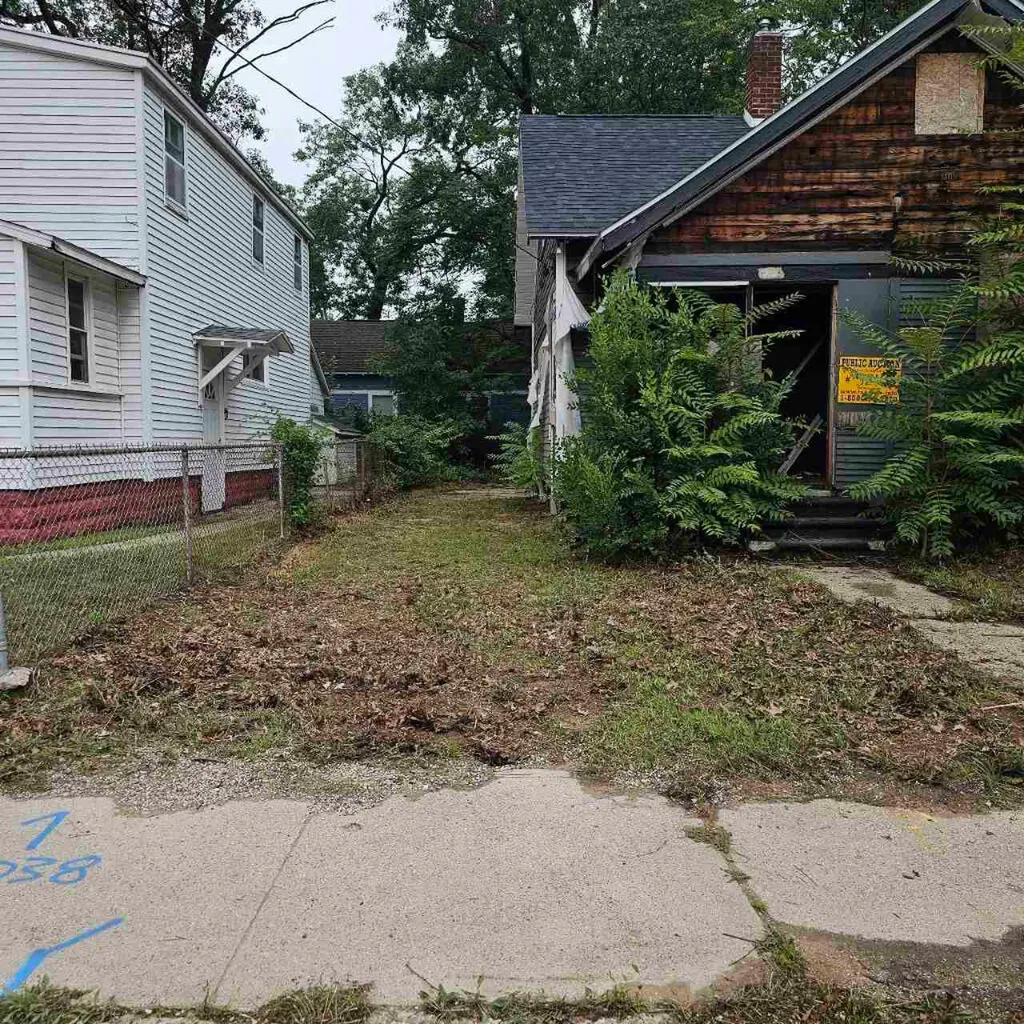 56 E Lincoln Avenue Muskegon Heights City MI 49444