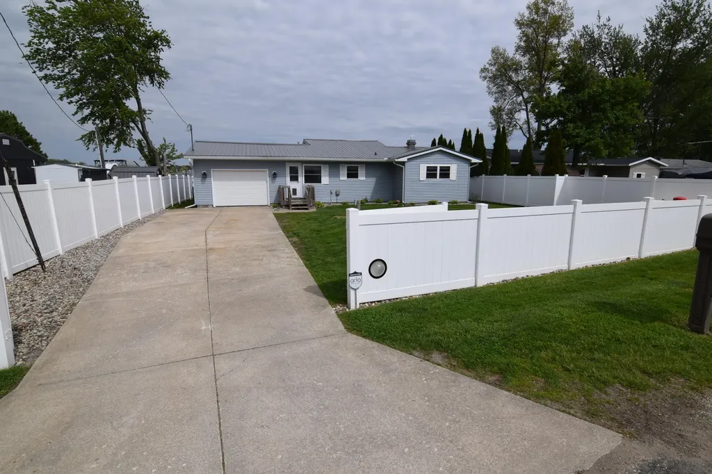 912 West Shore Road Matteson Township MI 49028