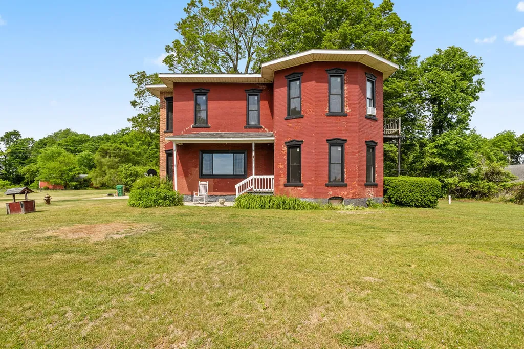 55686 Parkville Road Park Township MI 49072