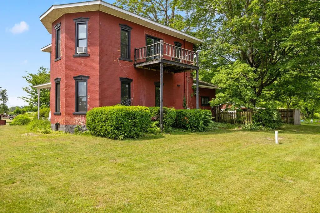 55686 Parkville Road Park Township MI 49072