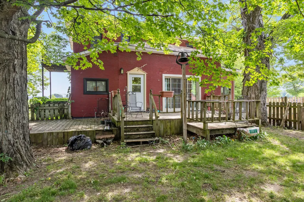 55686 Parkville Road Park Township MI 49072