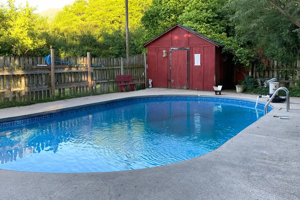 55686 Parkville Road Park Township MI 49072