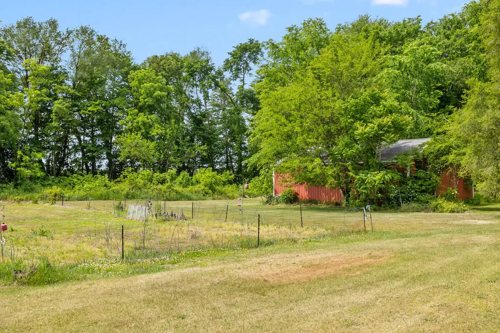 55686 Parkville Road Park Township MI 49072