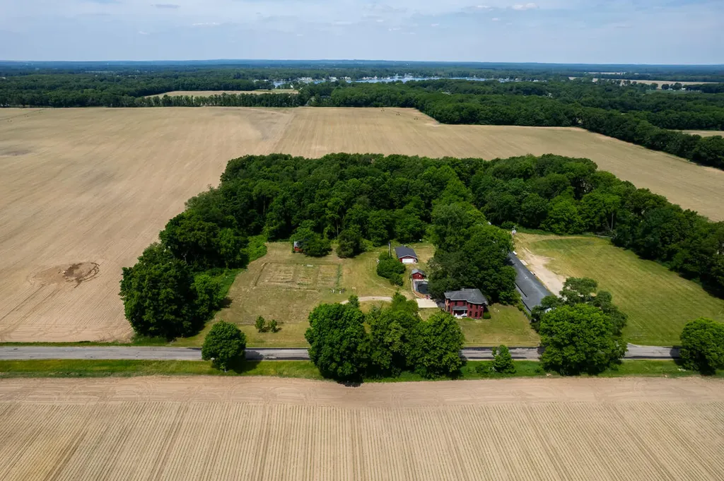 55686 Parkville Road Park Township MI 49072