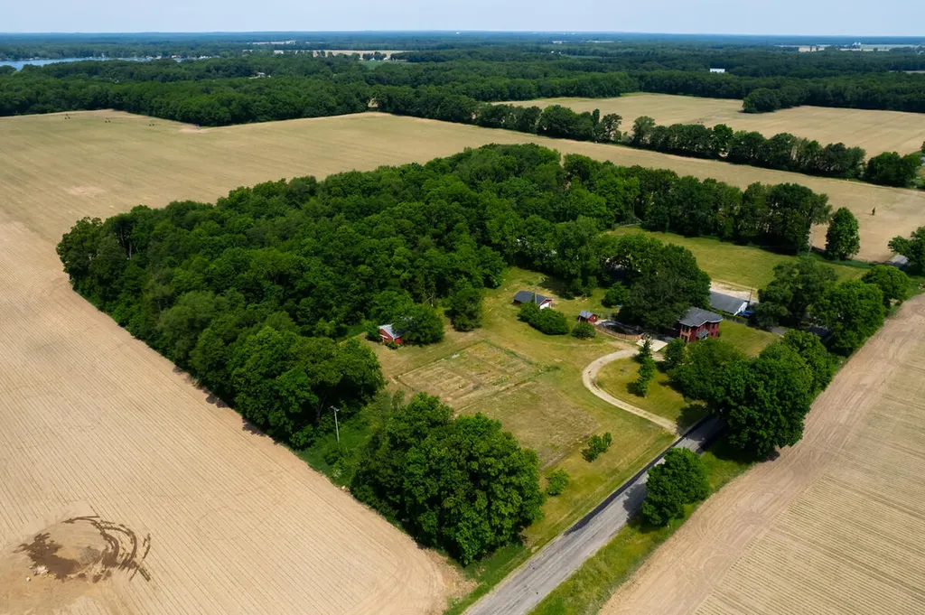 55686 Parkville Road Park Township MI 49072