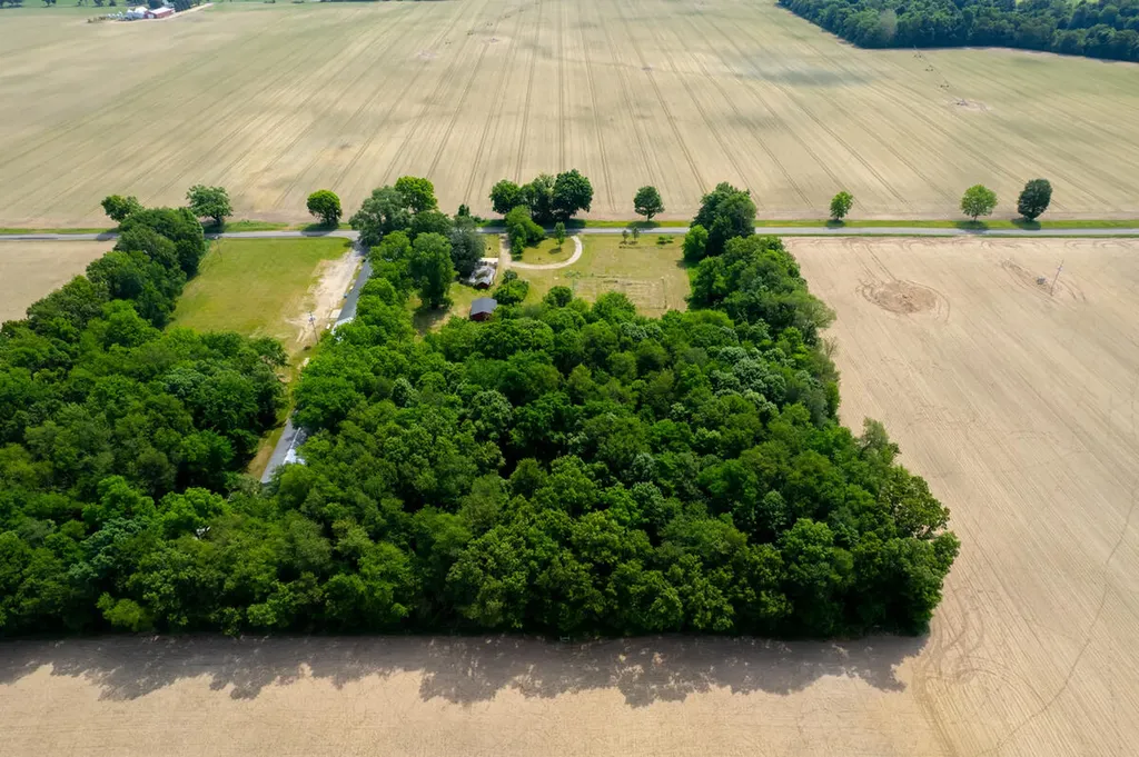 55686 Parkville Road Park Township MI 49072