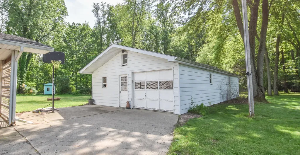 8391 Old Us 27 S Fredonia Township MI 49068