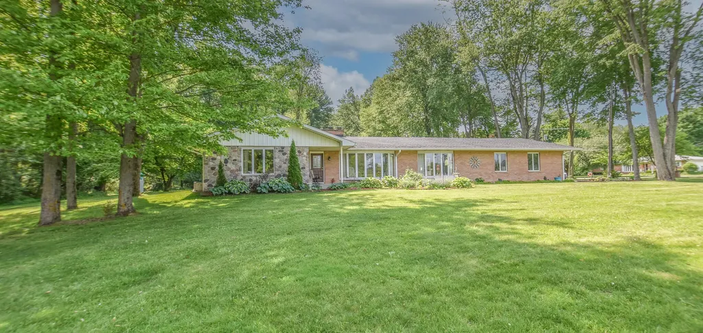 8391 Old Us 27 S Fredonia Township MI 49068