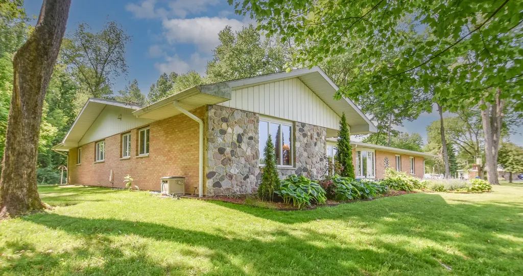 8391 Old Us 27 S Fredonia Township MI 49068