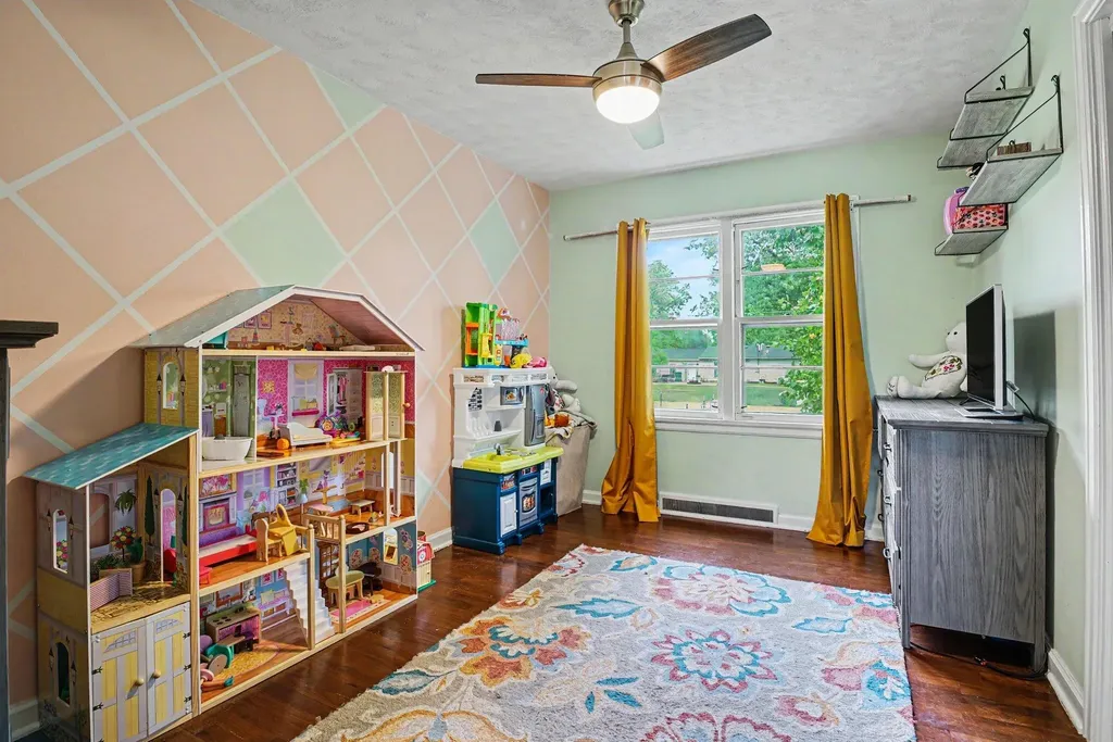 604 E Chicago Road White Pigeon Village MI 49099