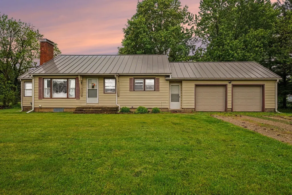 604 E Chicago Road White Pigeon Village MI 49099